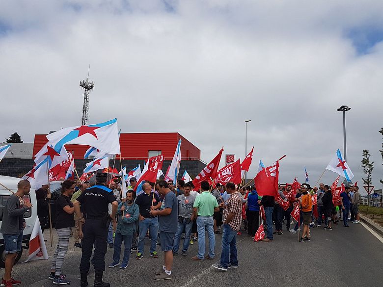 2017-07-13 piquete Metal Compostela 005.jpg